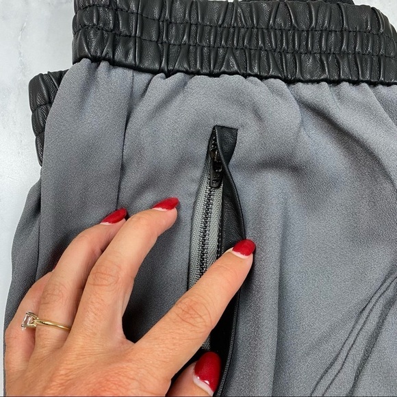 Banana Republic: Faux Leather Trim Business Casual Straight Leg Pants 6 (NWT) - Picture 4 of 5